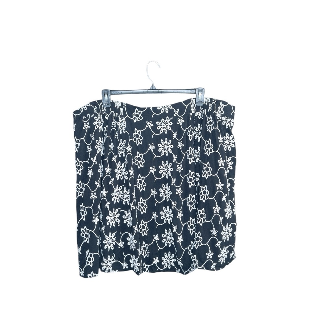 Torrid 5 5X Mini Black White Eyelet Embroidered High Waist Skirt‎ Pockets Plus - Picture 6 of 8